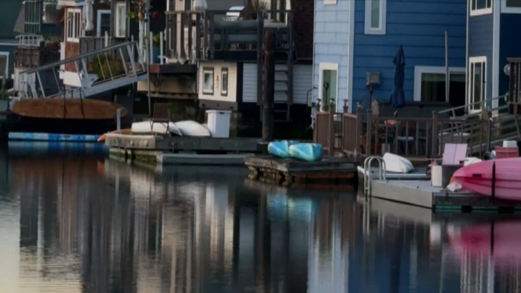 Record high tides putting Sausalito house boat community in precarious position — Sonoma Technology news