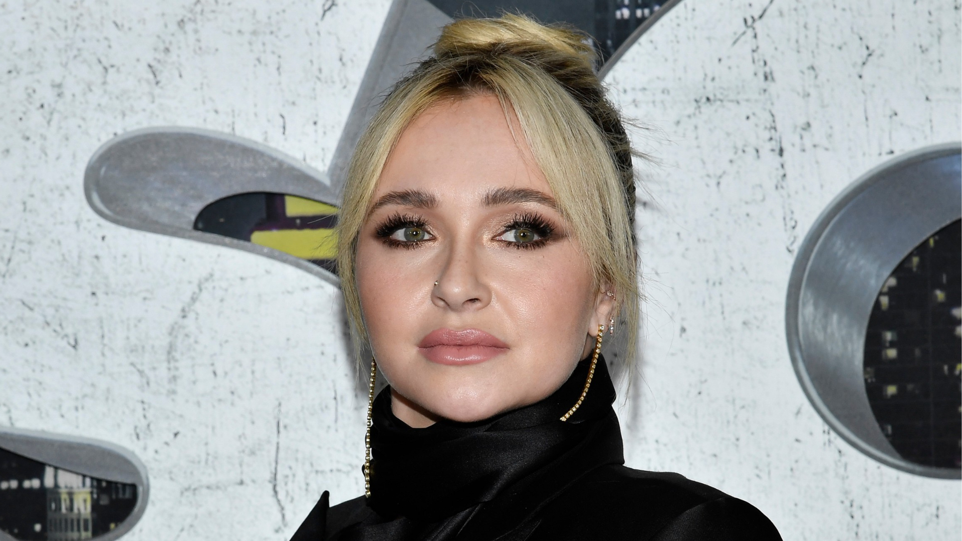 911 call reveals frantic response at address where Hayden Panettiere was found unresponsive
       — ABC 7 Bay Area, Sonoma Community news