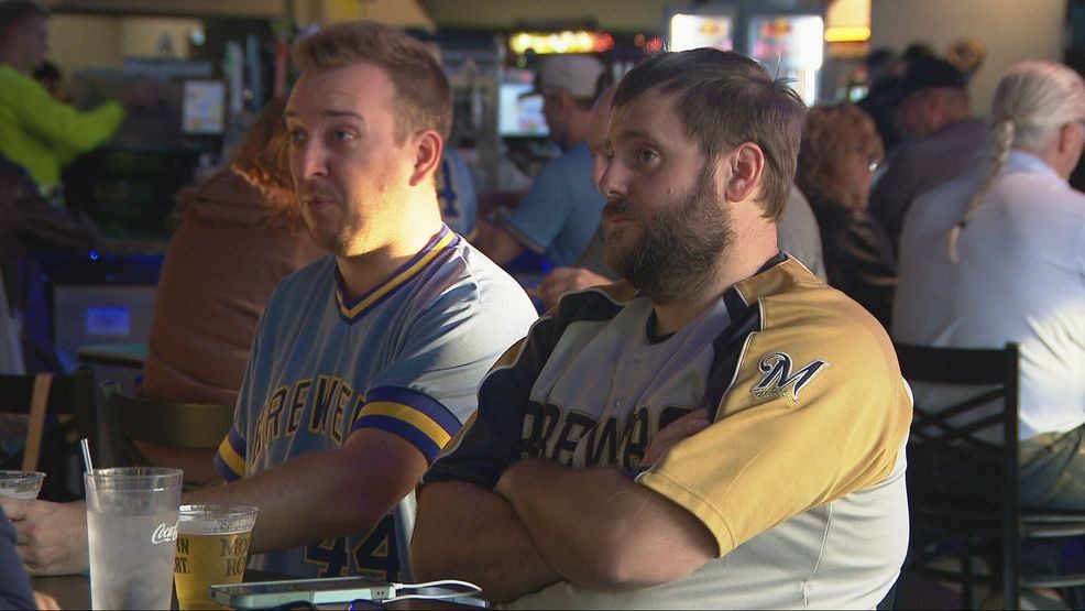 Brewers fans show World Series excitement at Stadium View — Fox 11 Green Bay Local, Sonoma Sports news