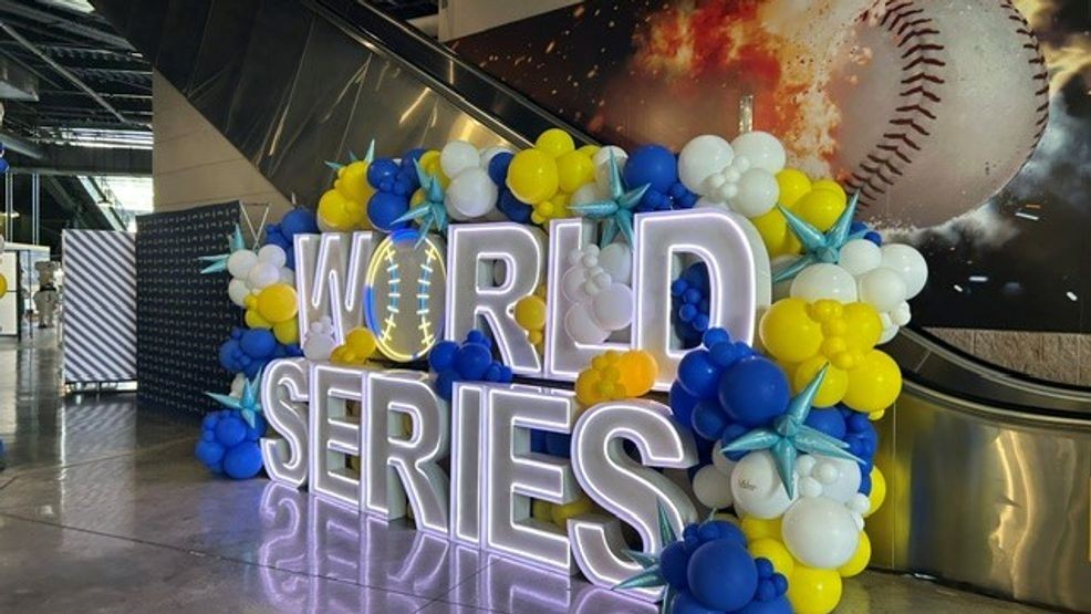 Scenes from outside the stadium| World Series Game 1 gallery — Fox 11 Green Bay Local, Sonoma Arts news