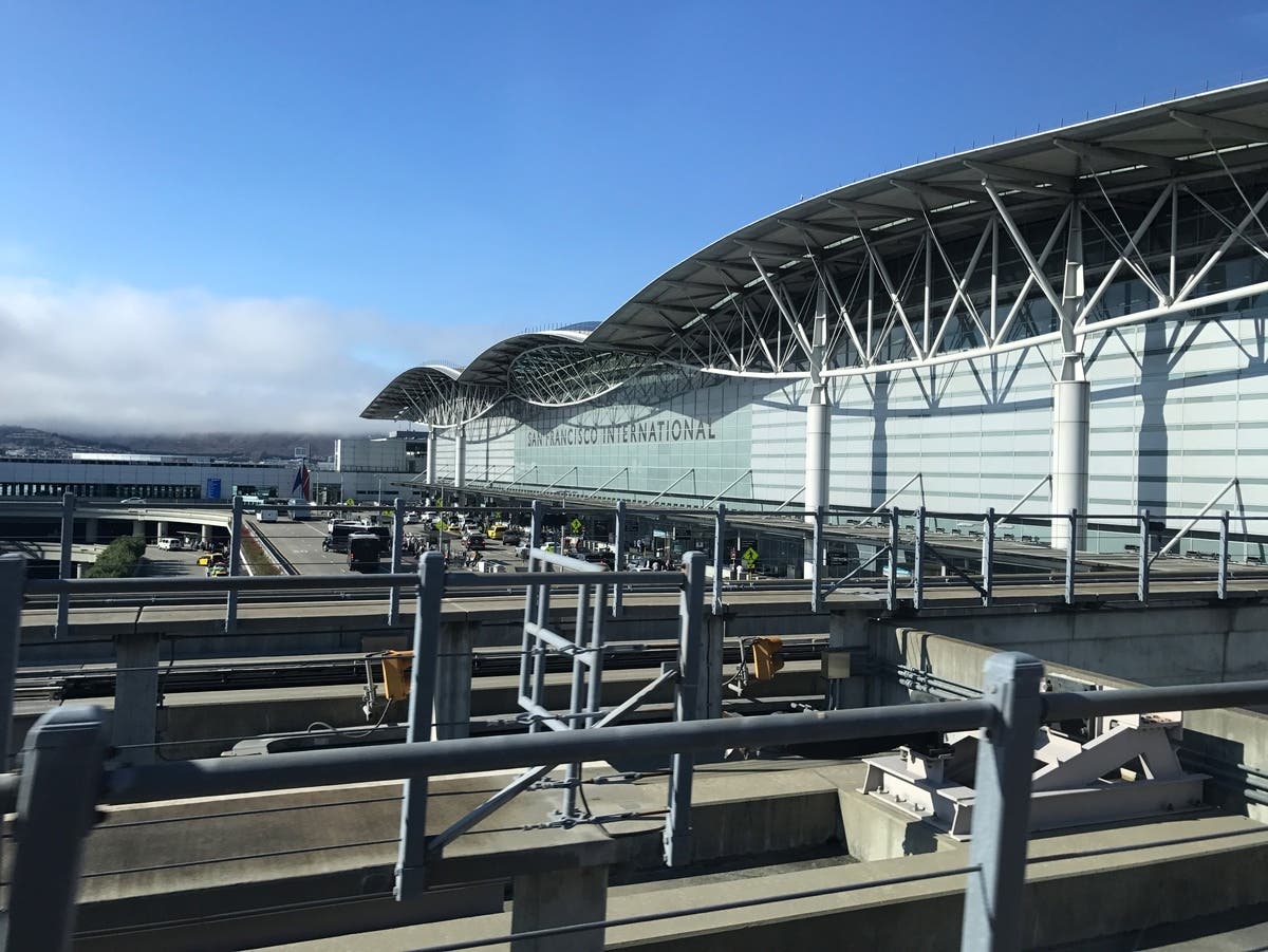 SFO-Bound Flight Makes Emergency Landing Over Odor: Report — Sonoma Community news
